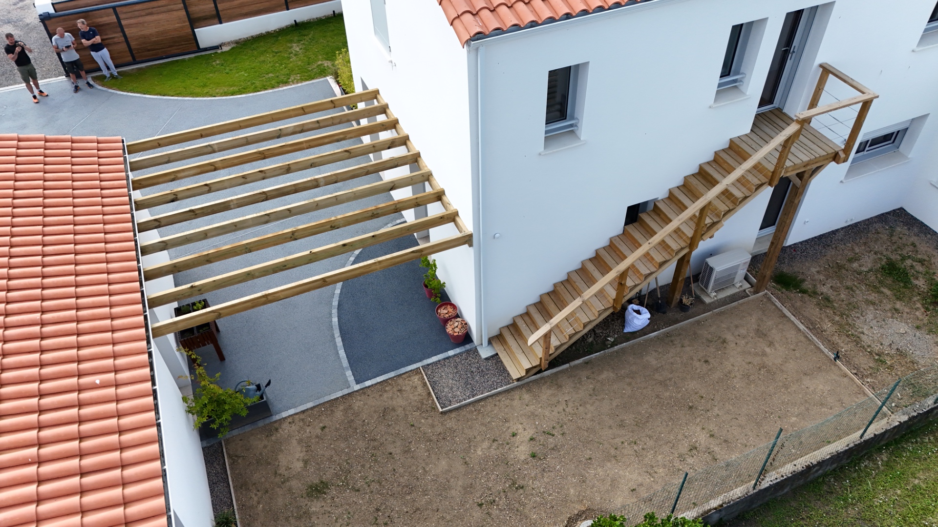 Vue drone — carport bois et escalier extérieur sur-mesure