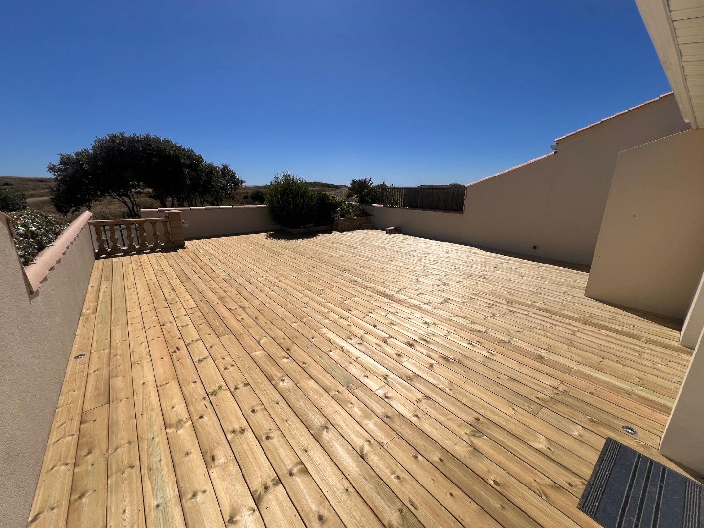 Grande terrasse bois vue mer sur-mesure