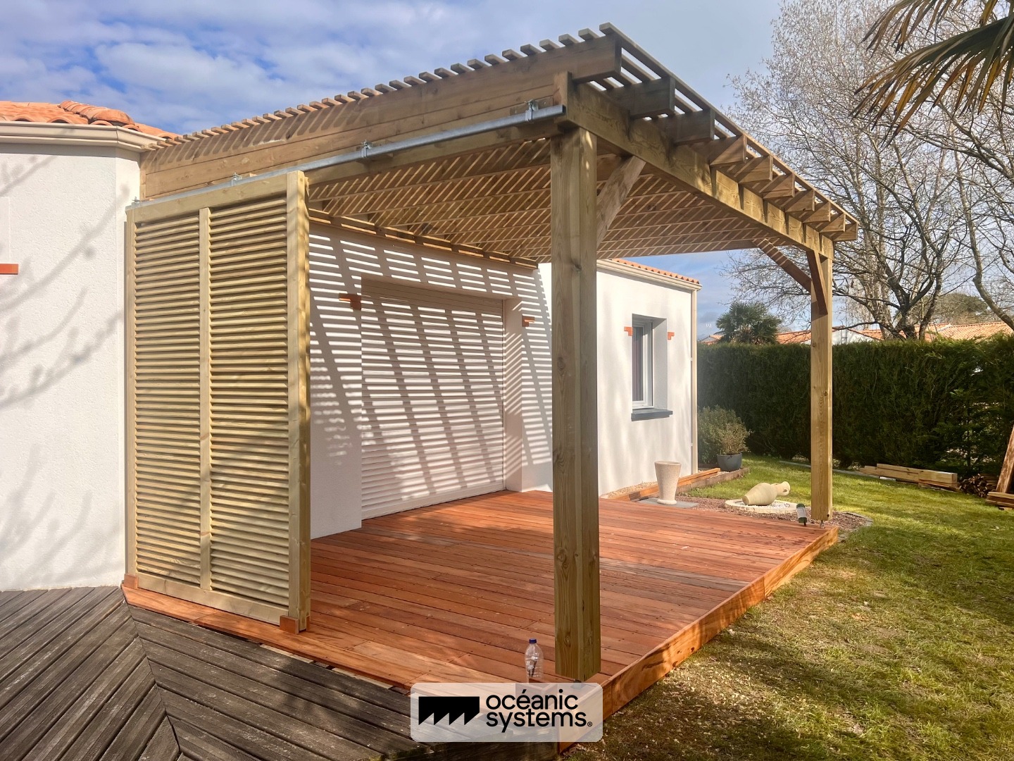 Pergola bois sur-mesure à Saint-Gilles-Croix-de-Vie — Océanic Systems