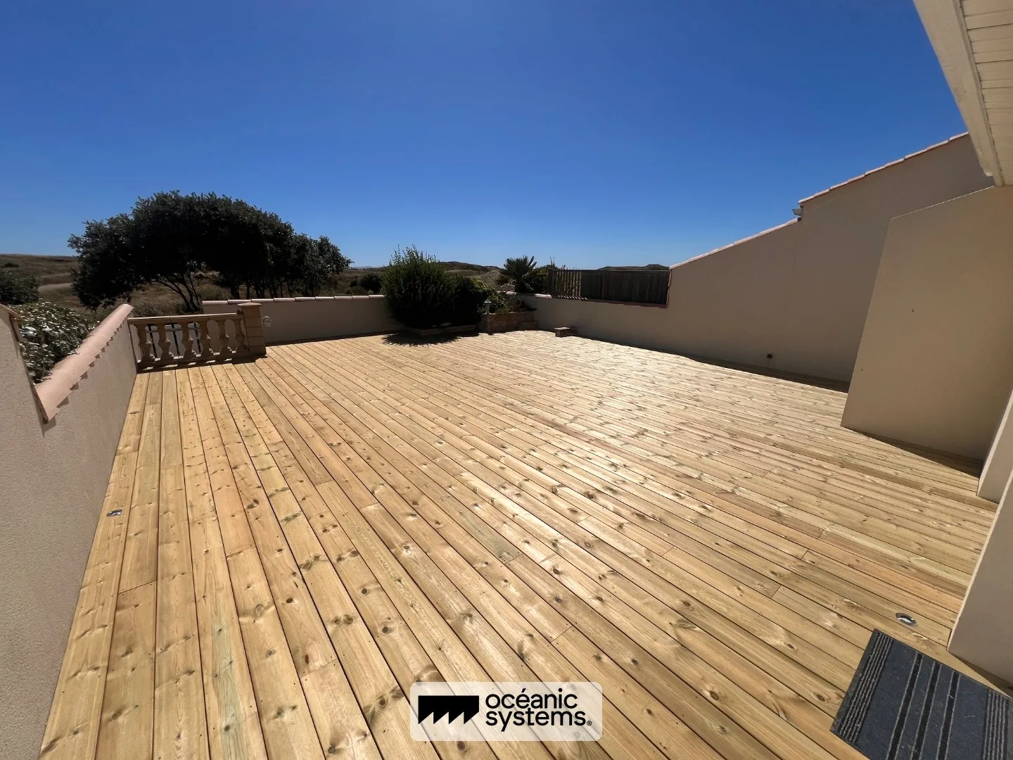Grande terrasse bois vue mer sur-mesure