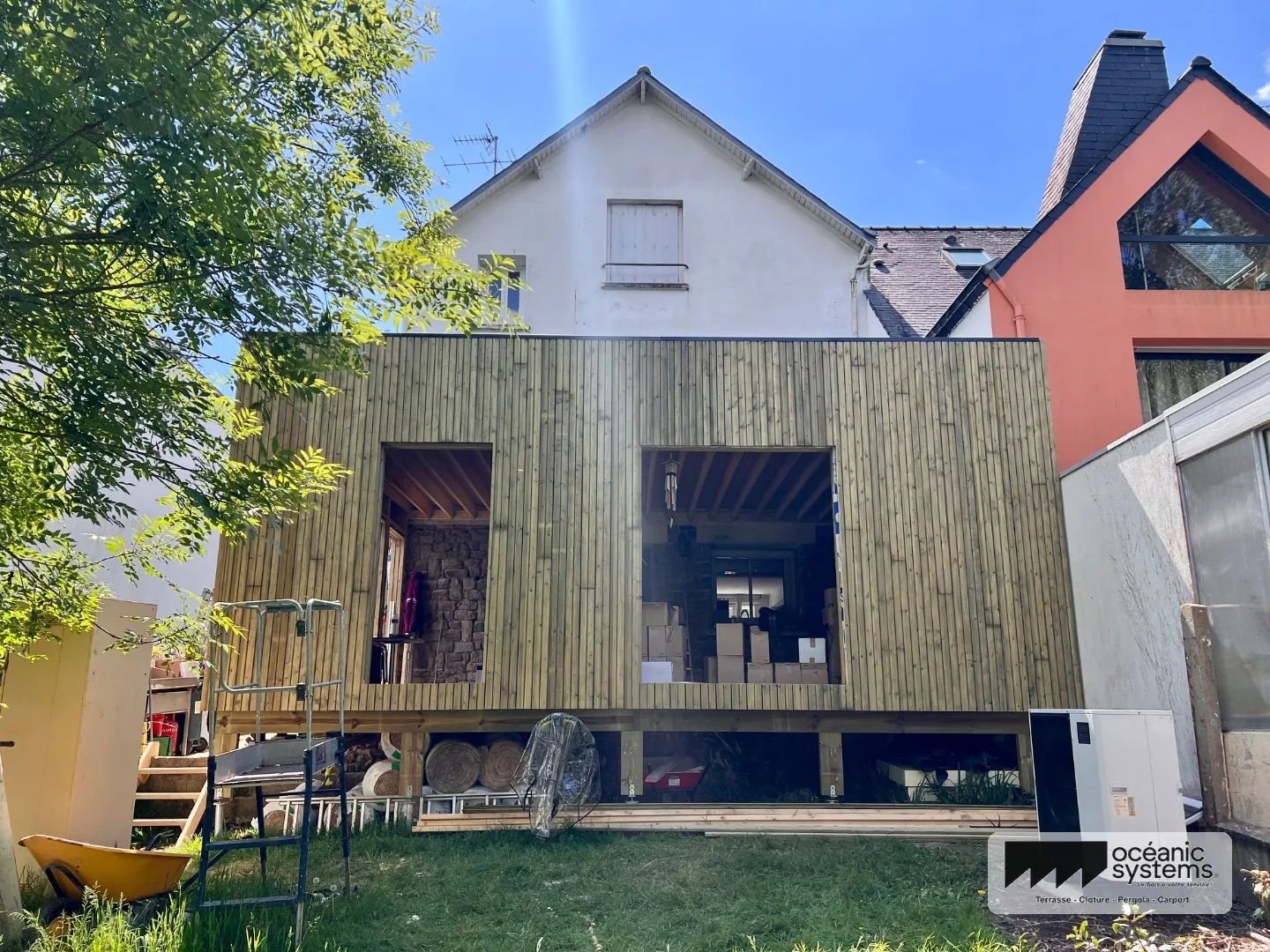 Bardage bois et terrasse sur pilotis sur-mesure — réalisation Océanic Systems Vendée