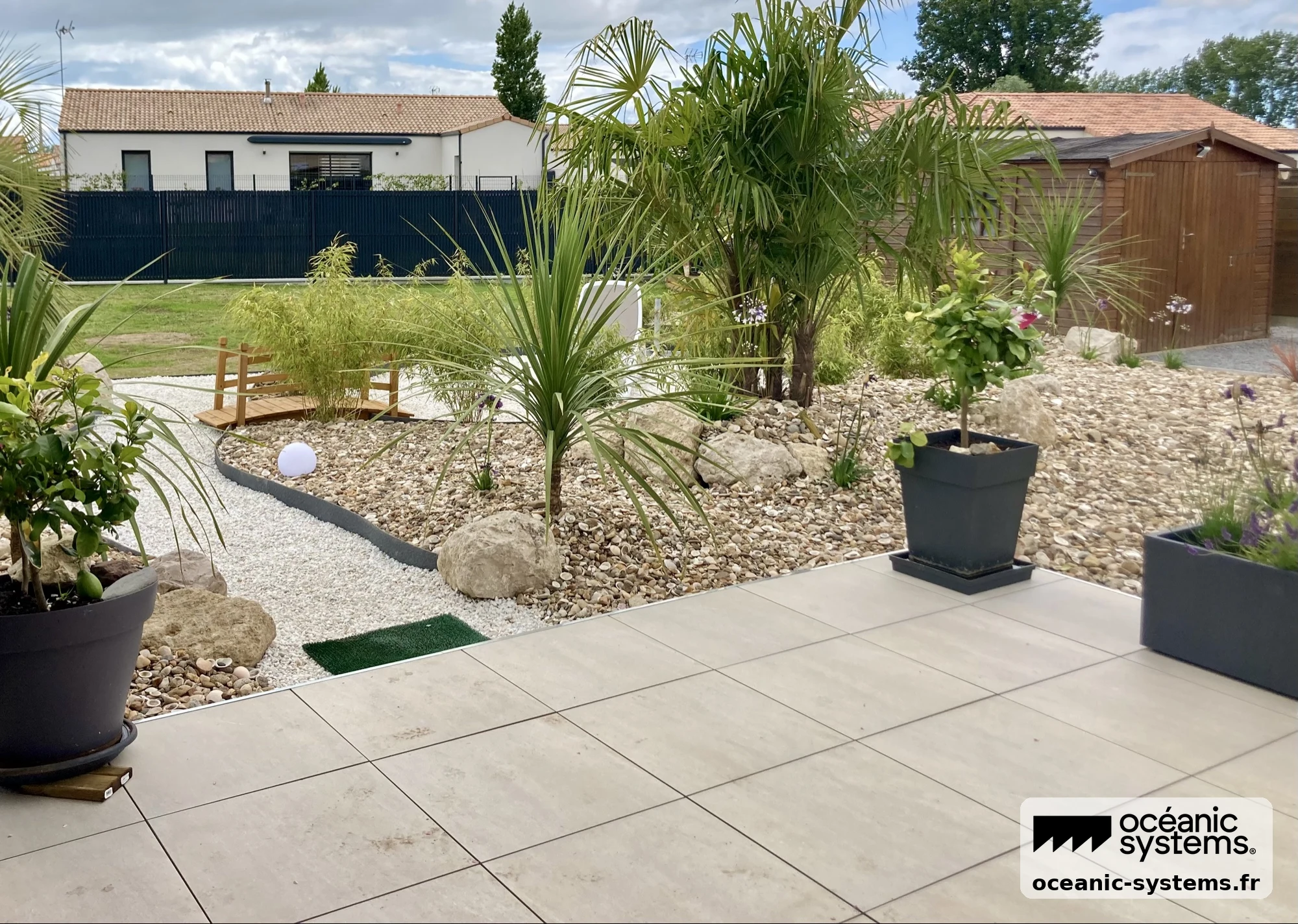 Terrasse dalle grès cérame sur plots sur-mesure, Brétignolles-sur-Mer — réalisation Océanic Systems Vendée