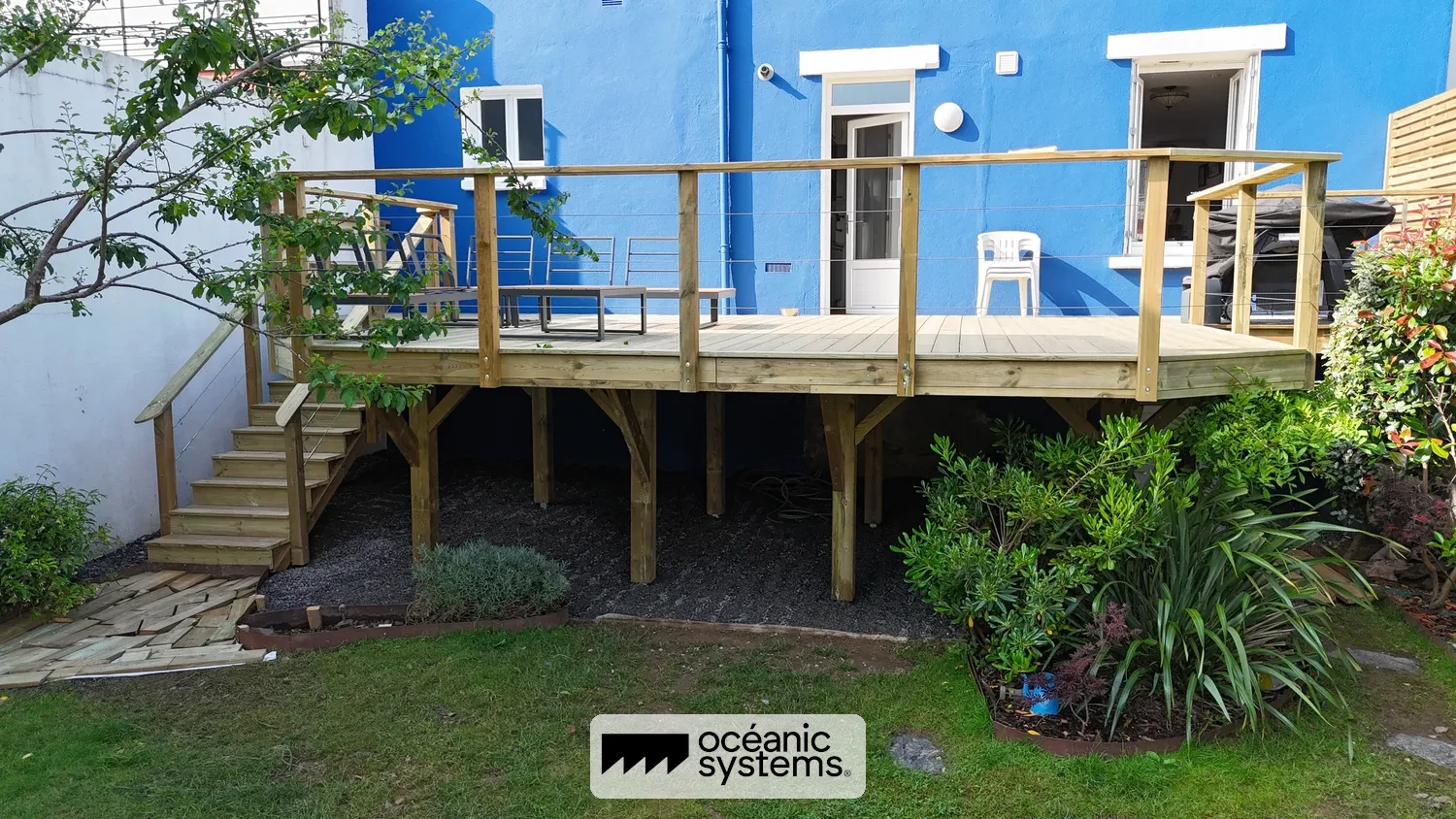Terrasse bois sur pilotis sur-mesure, réalisation Océanic Systems